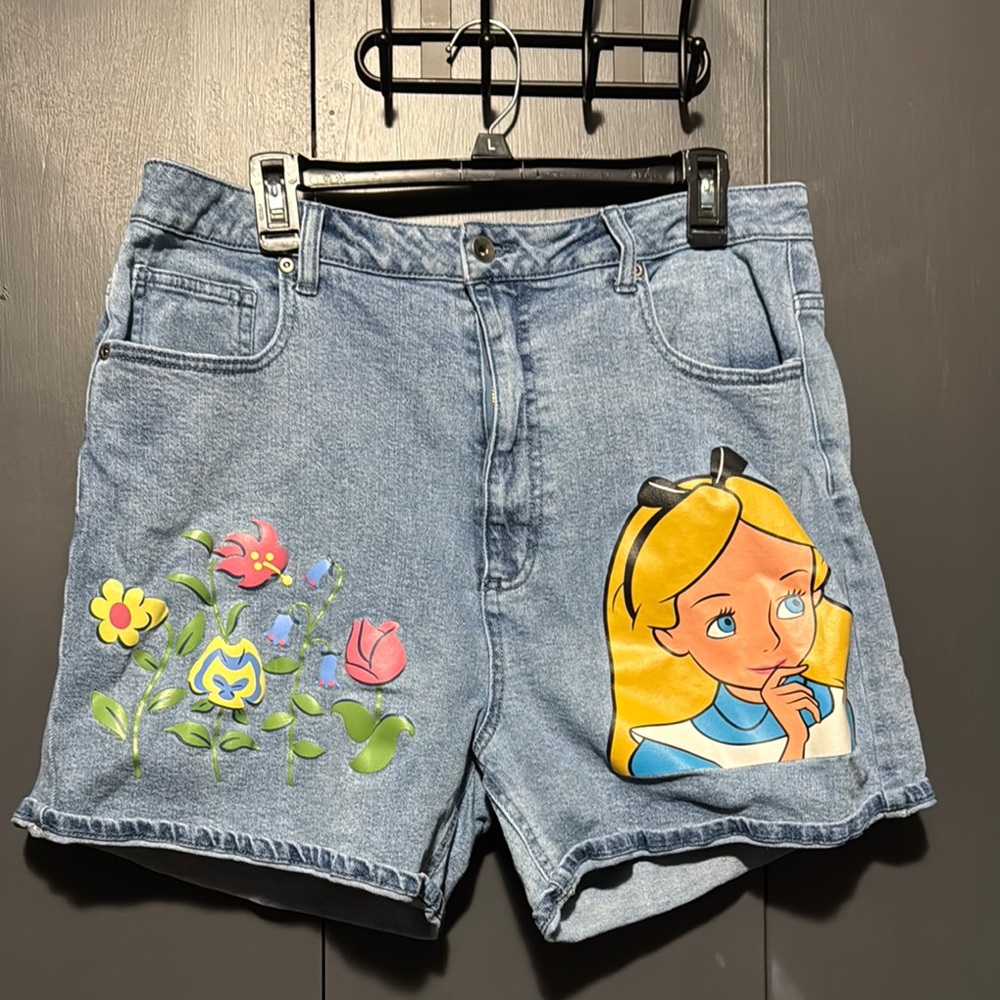 Disney Her Universe Blue Jean Shorts Alice in Wonderland Design size 15  adults
